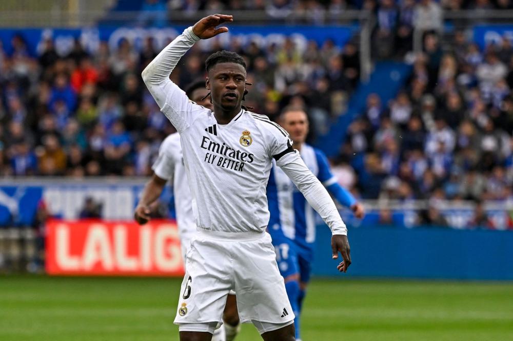 谭龙凌空斩！亚泰生涯已轰80球，再刷队史纪录，和妻子幸福互动.