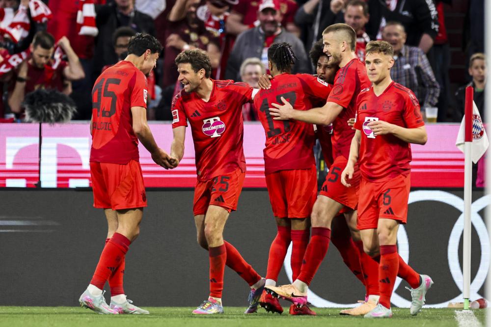 拉齊奧主帥薩裏下課！.